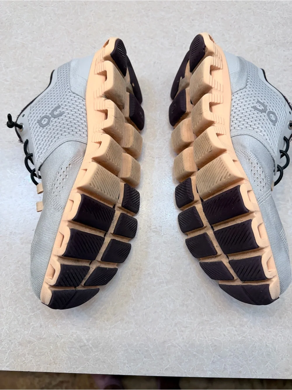 On Running breathable knit